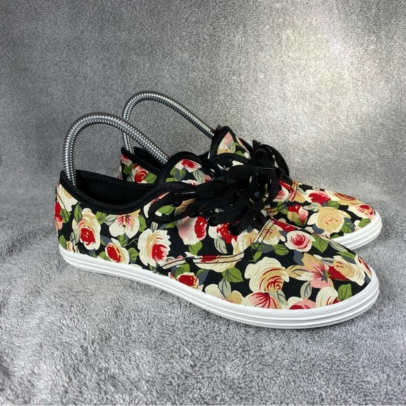 New Shoes Women’s Size 7 Lace Up GrannyCore Sneakers Floral Flats‎ - Picture 1 of 10